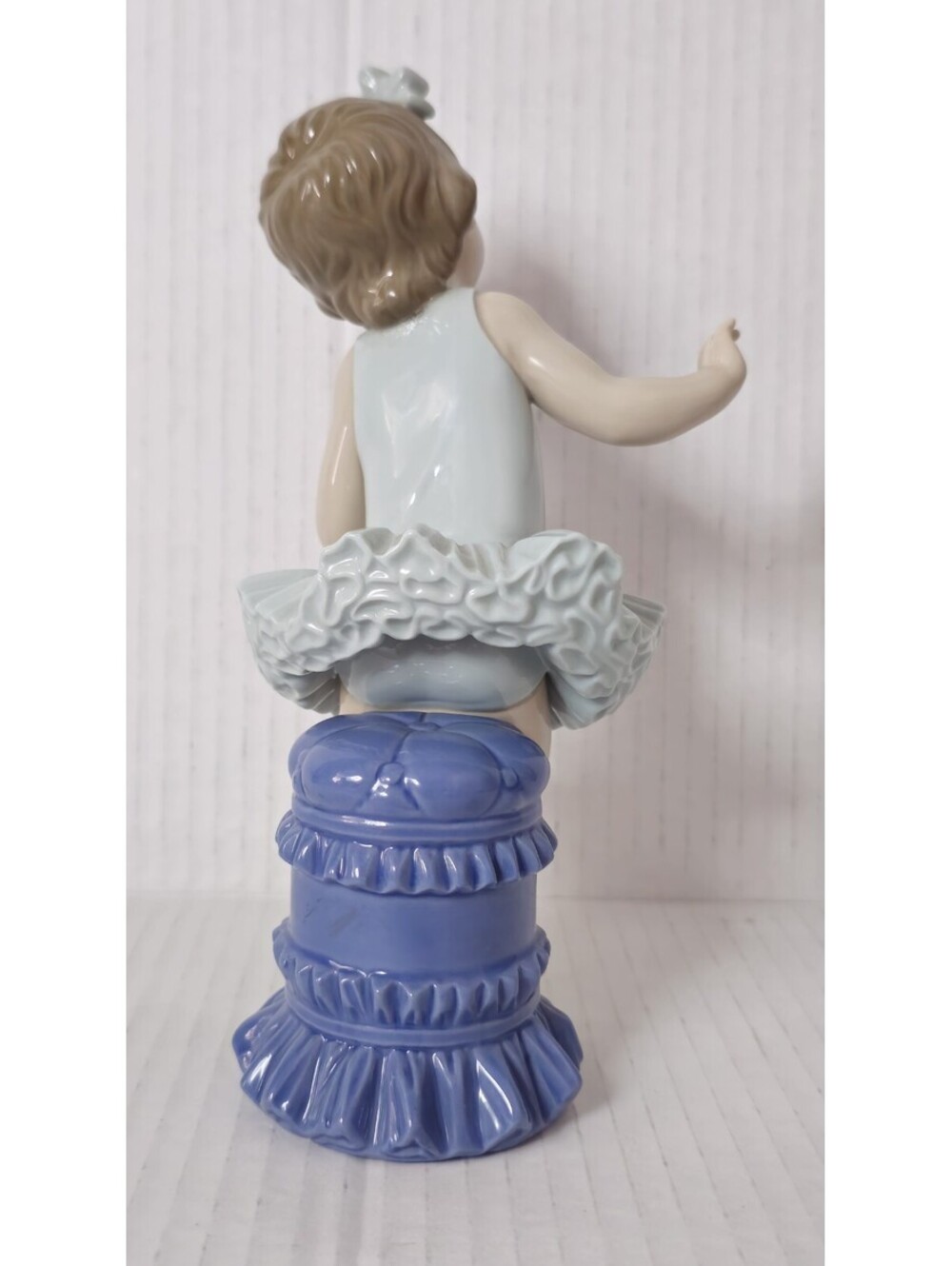 Lladro 5104 ~Little Ballet Girl "Sallie" ~ Excellent condition - Picture 5 of 9